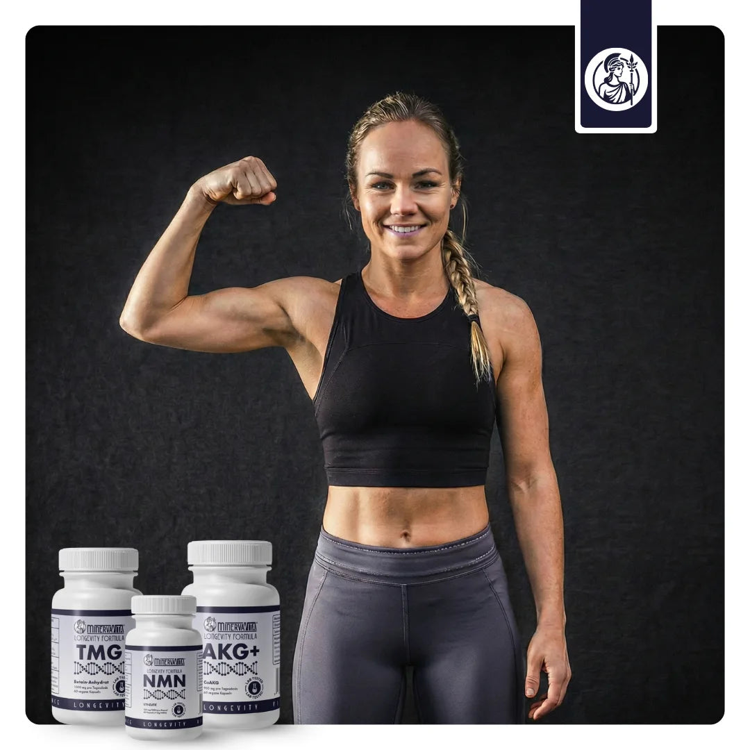 Frau in sportlicher Pose präsentiert das Longevity-Trio von Minerva-Vita