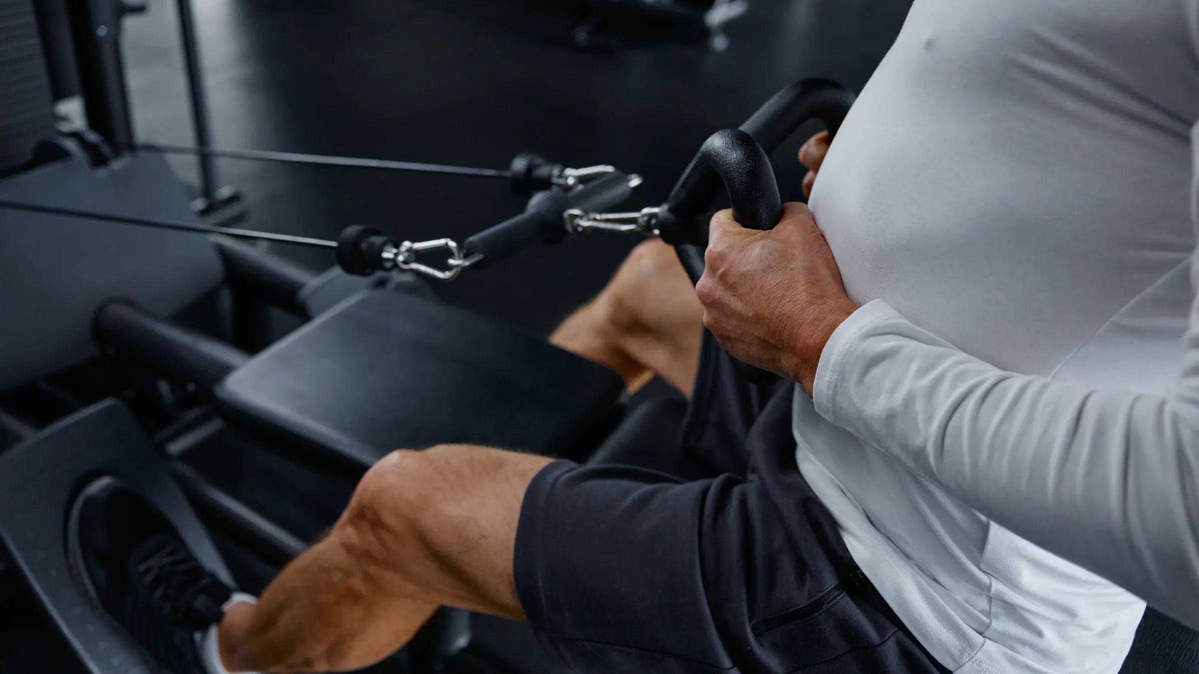 Mann im Fitnessstudio