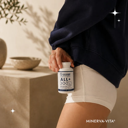 Sportlich gekleidete Person hält eine Dose Minerva-Vita ALL+ All-in-One-Komplex in der Hand.