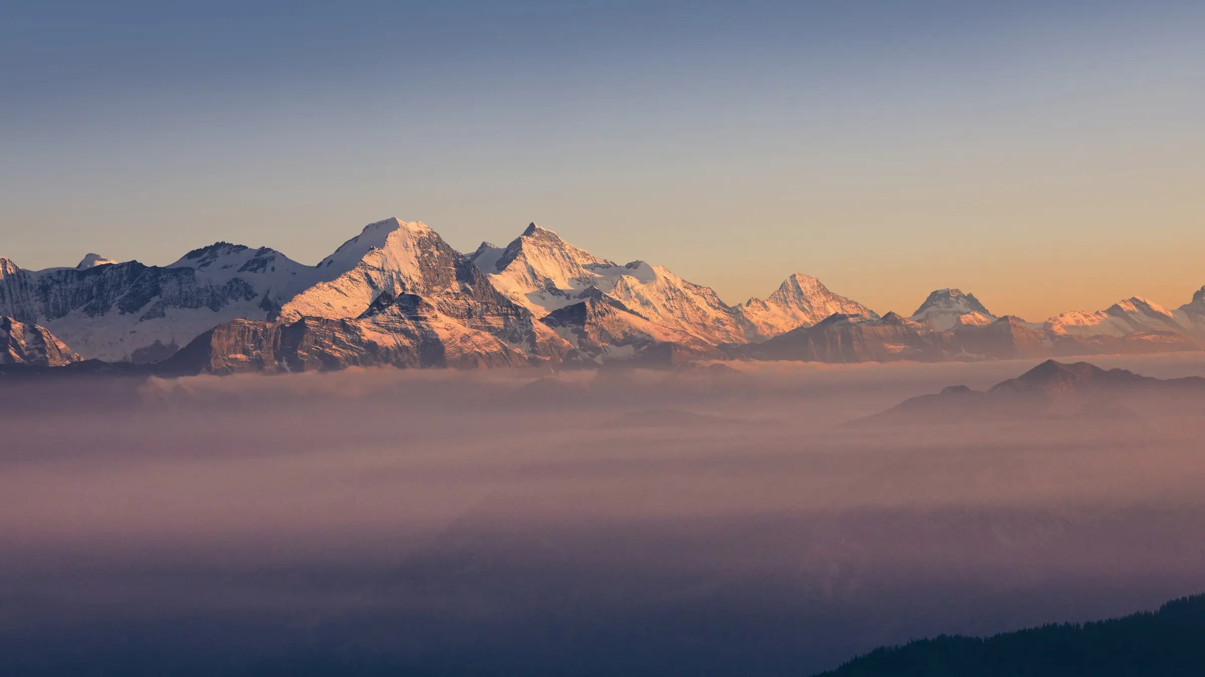 Bergkette ist sichtbar