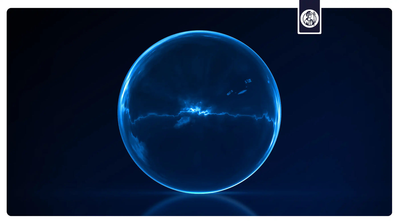 Leuchtende, transparente Energiekugel auf dunklem Hintergrund mit elektrischer Struktur im Inneren. Symbolisch für Zellenergie, Mitochondrienaktivität und biochemische Vitalität. Steht im Kontext von Longevity, NAD⁺-Stoffwechsel und zellulärer Regeneration – Ausdruck für Energieerhalt, DNA-Stabilität und nachhaltige Zellgesundheit.