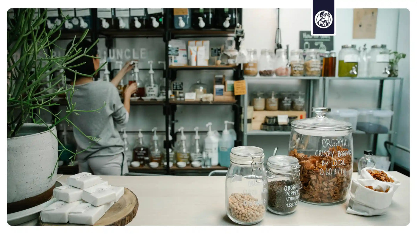 Bild zeigt Frau in Küche